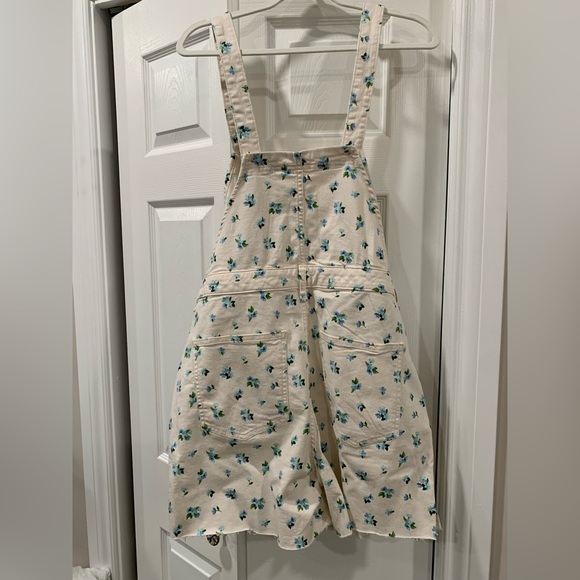 WeWoreWhat Pants - Weworewhat floral overalls XL (new with tags)